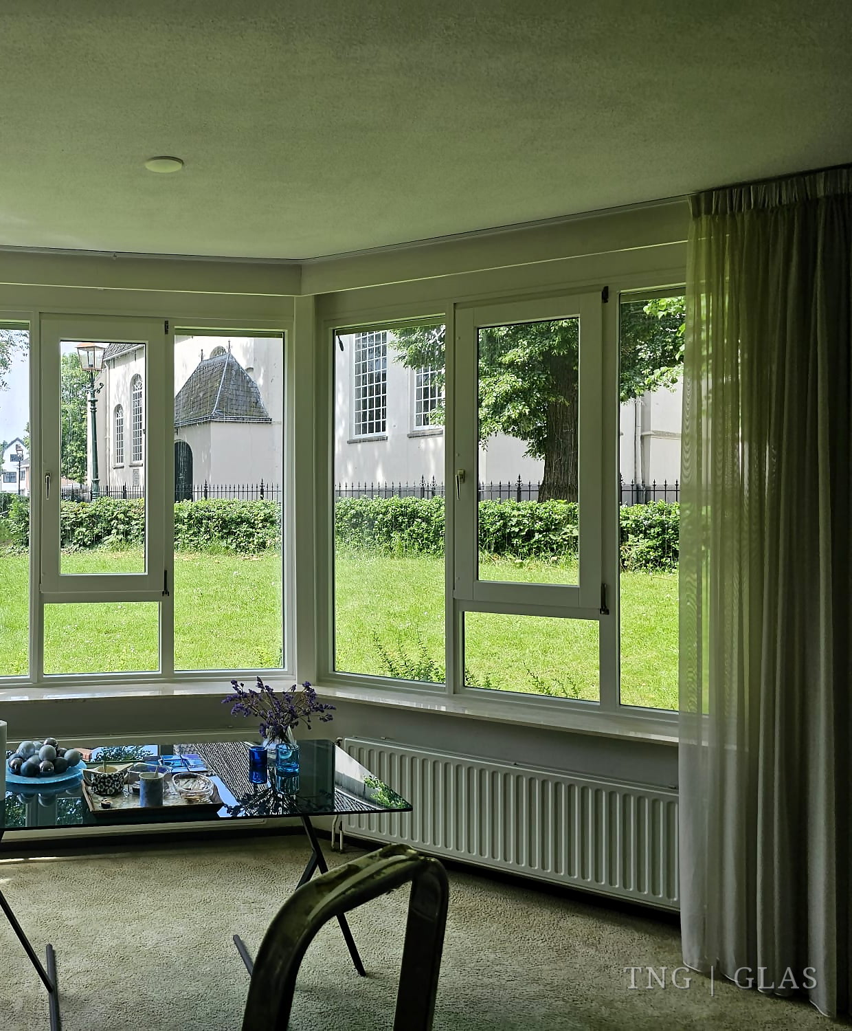 Daglicht door de vernieuwde beglazing in een appartement in Veenendaal